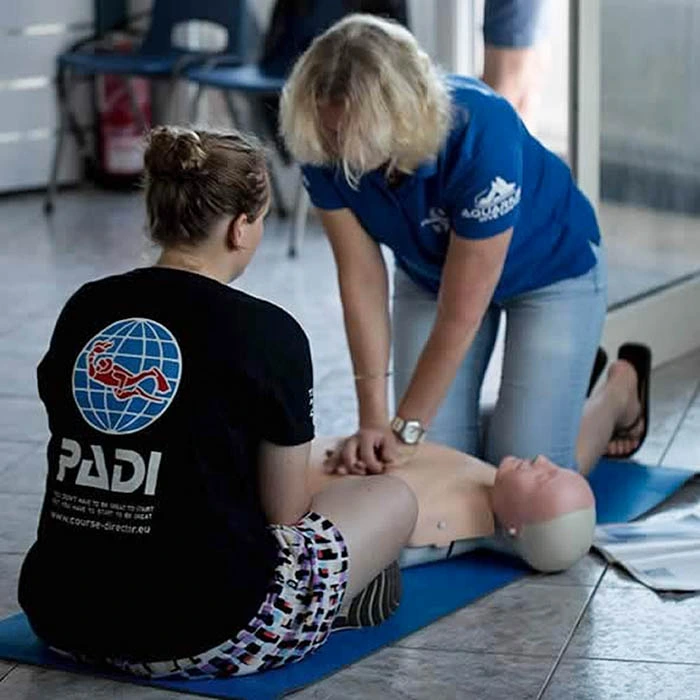 curso PADI EFR curso PADI EFR
